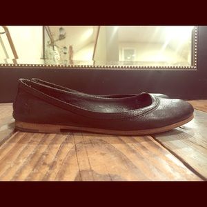 Frye Carson leather ballet flat in black size8